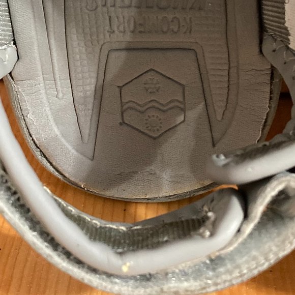 Khombu ASHLEY Women 8M Water Sandals Shoes Sneakers - Picture 8 of 11